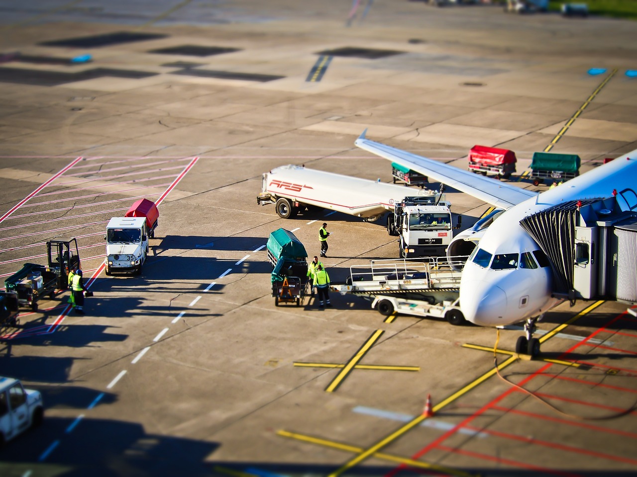 airport-1152251_1280
